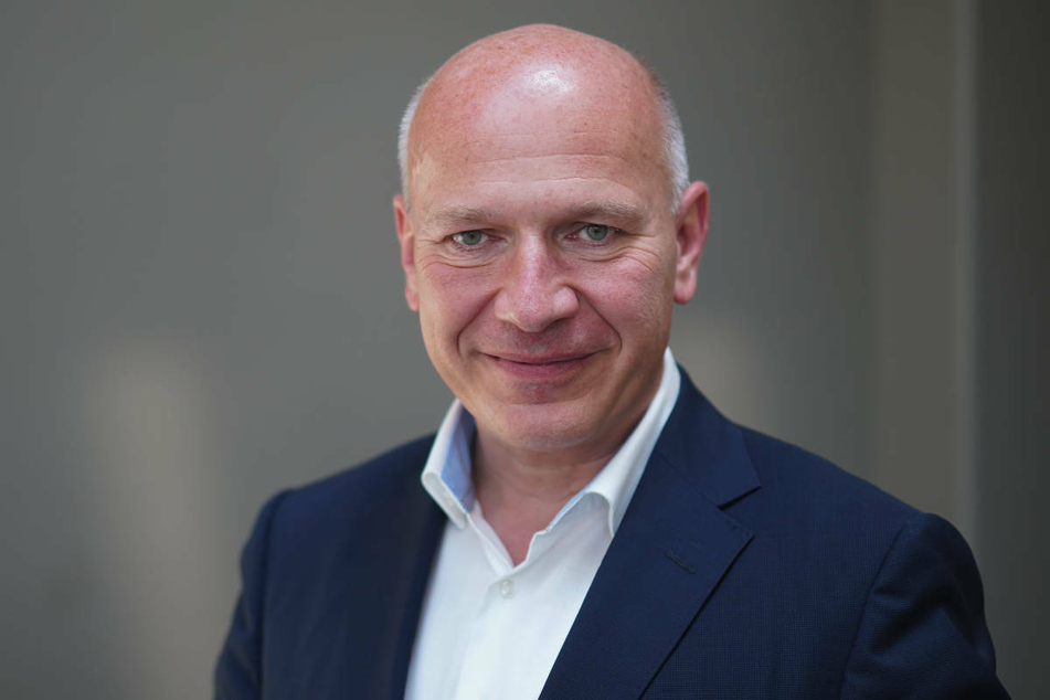 Berlins CDU-Spitzenkandidat Kai Wegner (48) ist der Meinung, dass die schlechten Umfragewerte der Bundes-CDU auch die Chancen bei der Abgeordnetenhauswahl schmälern.
