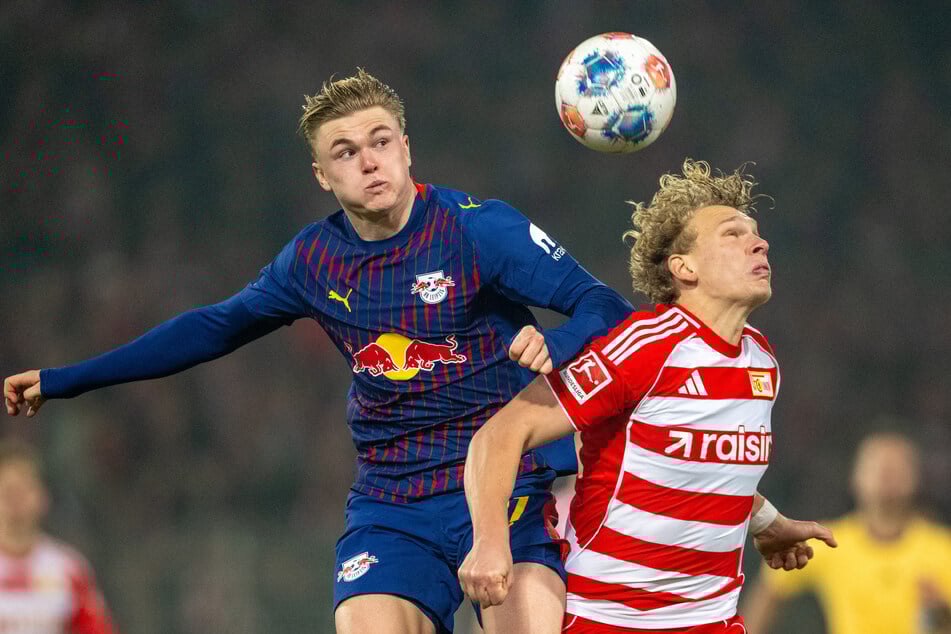 Conrad Harder (20, l.) bereitete den zwischenzeitlichen Ausgleich für RB Leipzig vor.