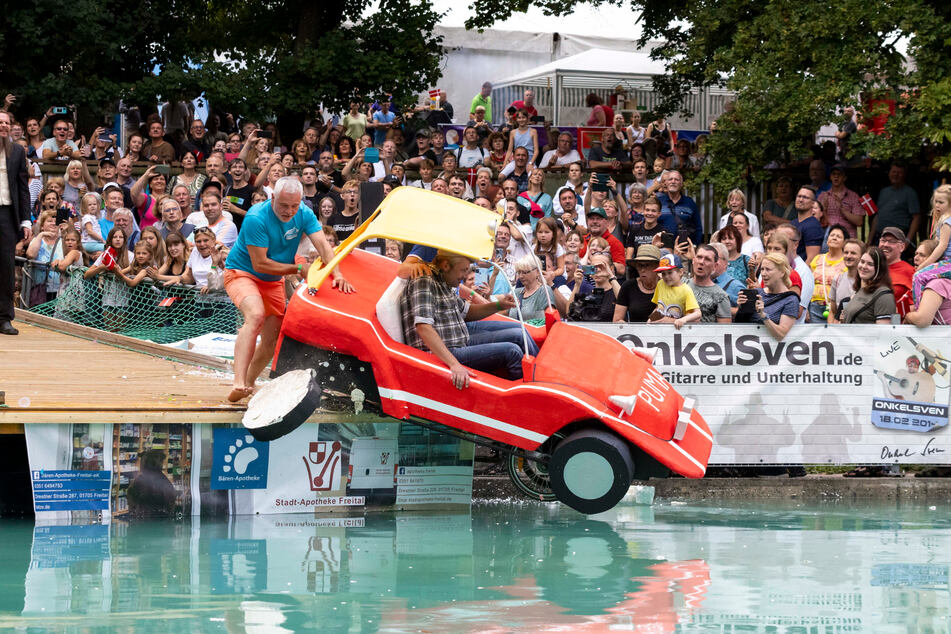 Fliegende Autos die Zweite: Auch in Possendorf heben die Mobile ab.