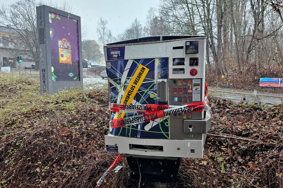 An der Neefestraße wurde ein Zigarettenautomat gesprengt.