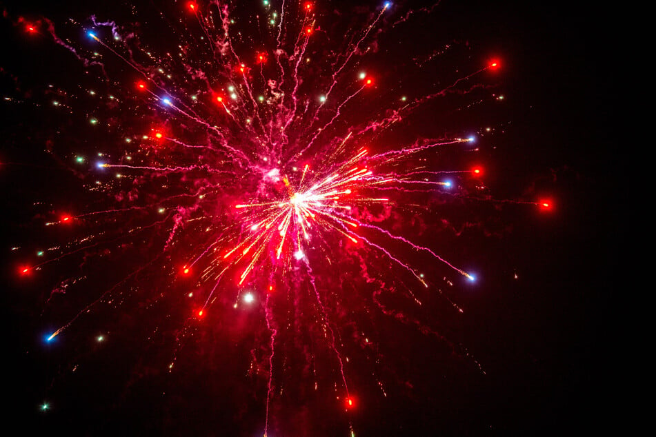 An Silvester gehört für viele Deutsche das Verschießen von Raketen und Böllern noch immer dazu. (Symbolfoto)