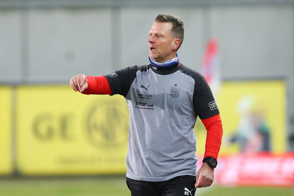 FSV-Coach Rico Schmitt (55) will mit seiner Truppe auch gegen Erfurt etwas Zählbares holen.