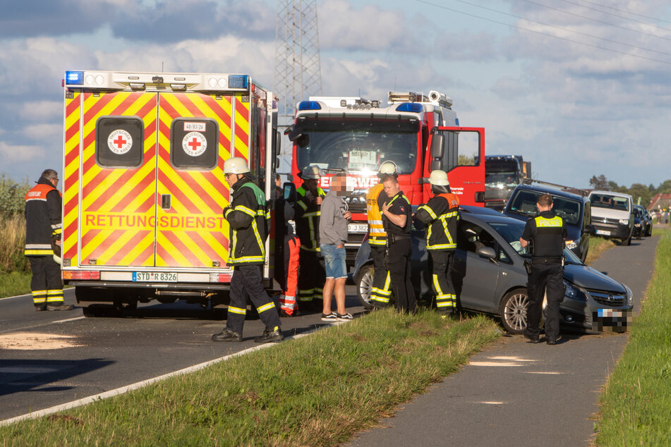 Familienauto kracht in Gegenverkehr: Vier Verletzte, darunter zwei Kinder