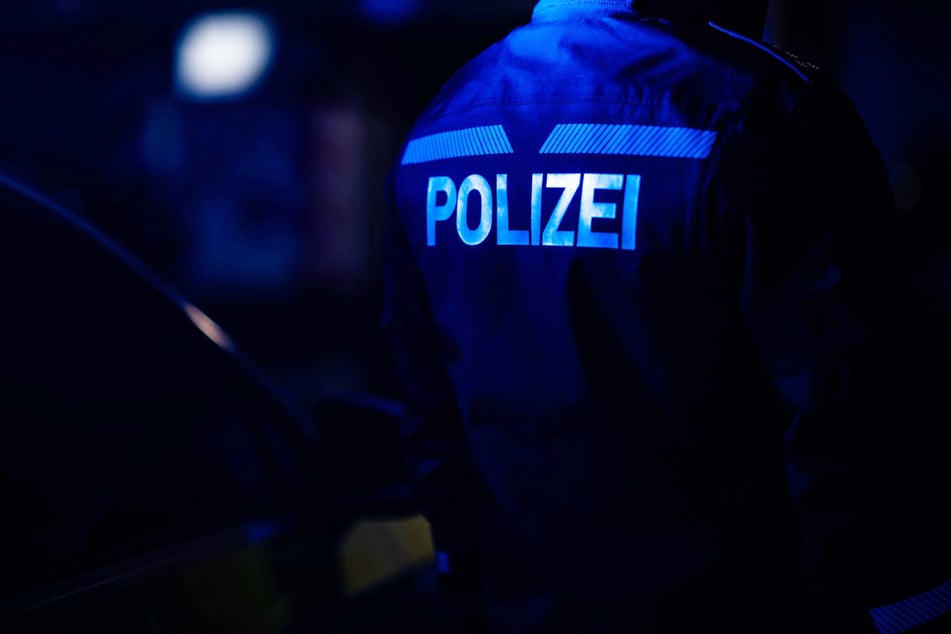 Die Polizei bittet um Hinweise zum Unfall.