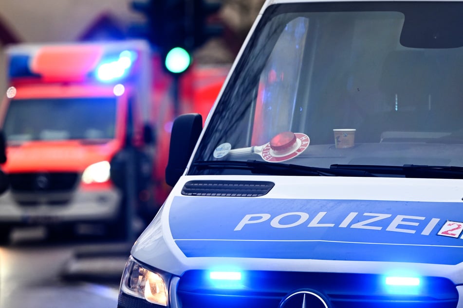 Nach zehn Metern war der Mann (37) vom Fluchtauto gefallen, wobei er sich zum Glück nur leichte Verletzungen zuzog. (Symbolfoto)