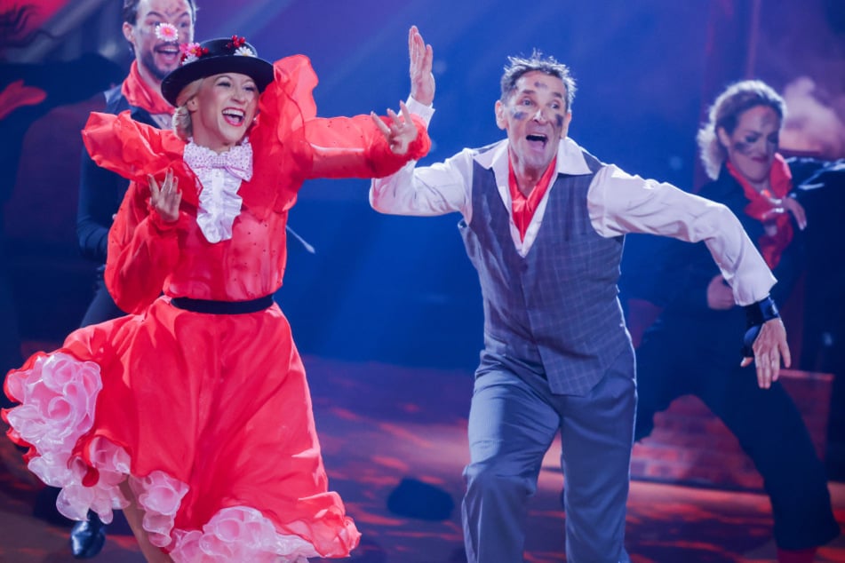 Im Vorjahr tanzte sich Mark Keller an der Seite von Kathrin Menzinger auf den sechsten Platz, ehe er verletzungsbedingt aufhören musste.