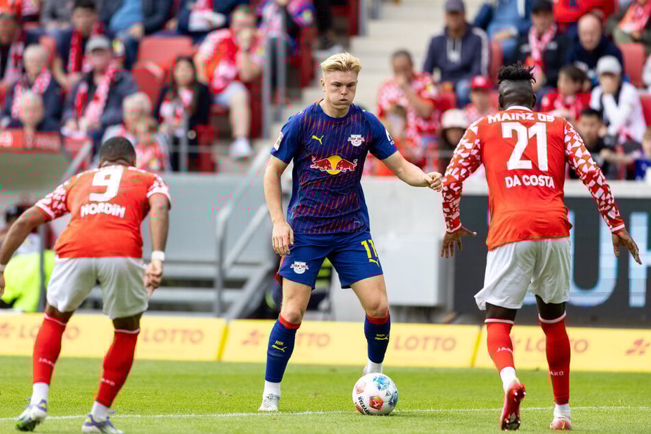 Neuzugang Conrad Harder (M.) stand erstmals für RB Leipzig auf dem Platz.