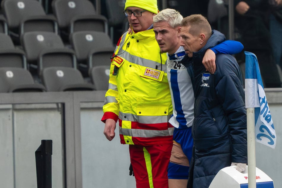 Marten Winkler (22, M.) konnte nur mit Hilfe den Platz verlassen.