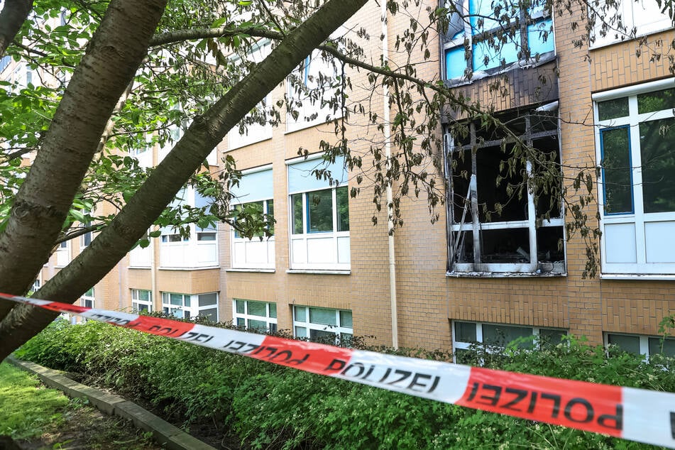 Der Brand sei auf einer Station ausgebrochen, die auf die Versorgung älterer Patienten spezialisiert ist.
