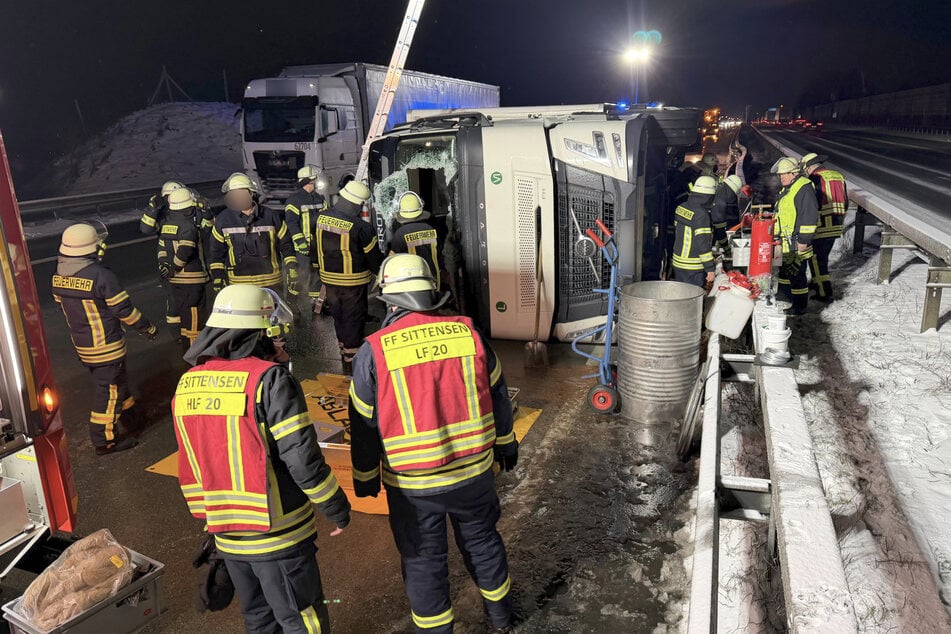 Am Montagabend ist ein Lkw auf der A1 umgekippt.