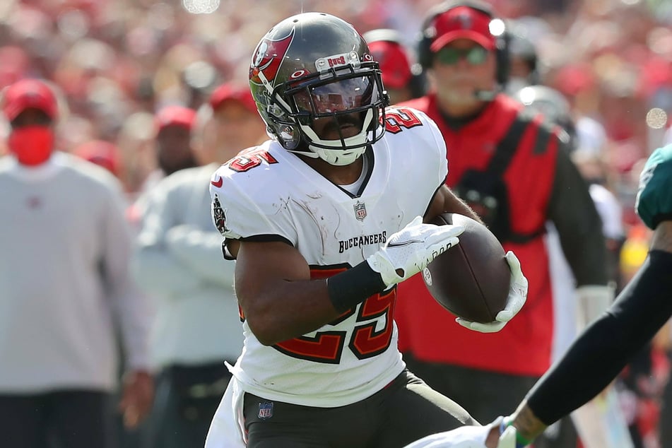 Buccaneers running back Giovani Bernard rushed for a touchdown against the Eagles on Sunday.