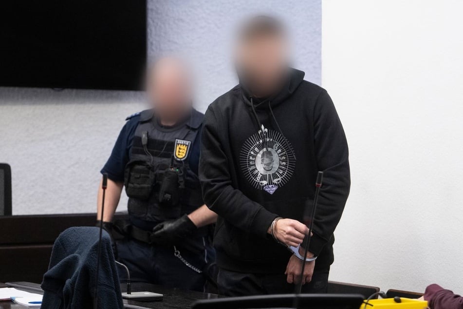 Der Mann (46) soll sein Opfer auf dem Heimweg abgepasst haben.