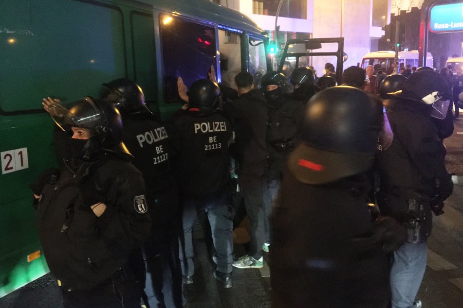 Nach der Räumung der Kiez-Kneipe "Meuterei" in Berlin-Kreuzberg hat es insgesamt 60 Festnahmen gegeben