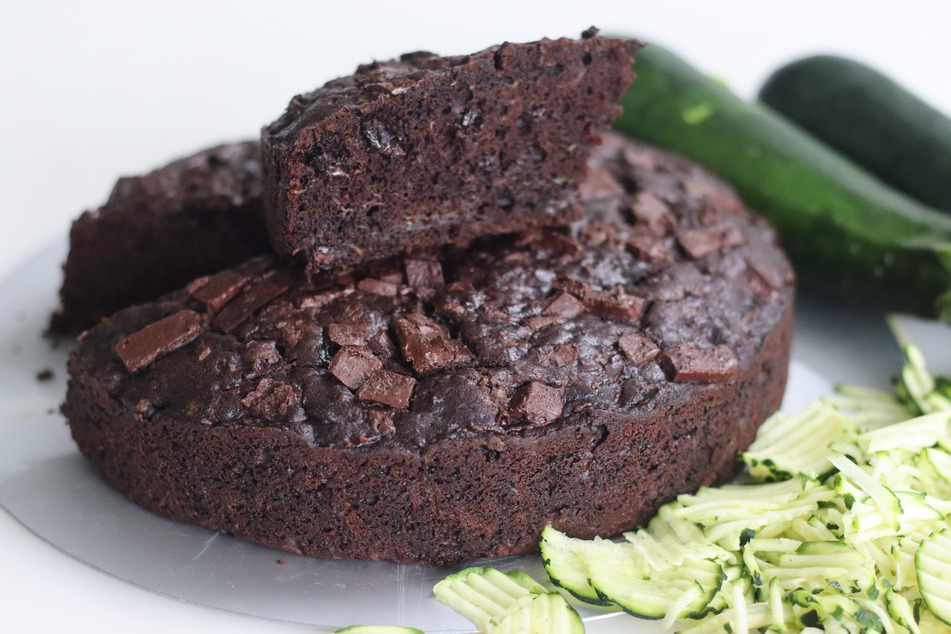 Wer keine quadratische Form besitzt, kann die Zucchini-Brownies auch in einer runden backen.