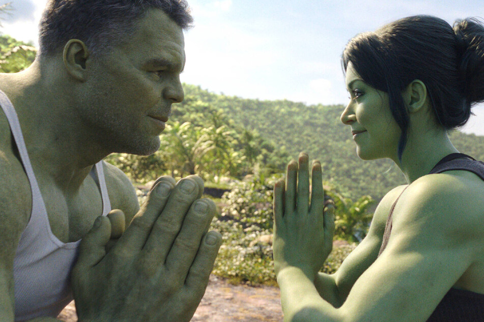 Mark Ruffalo (l) as Smart Hulk / Bruce Banner and Tatiana Maslany as Jennifer Jen Walters/She-Hulk in Marvel Studios She-Hulk: Attorney at Law