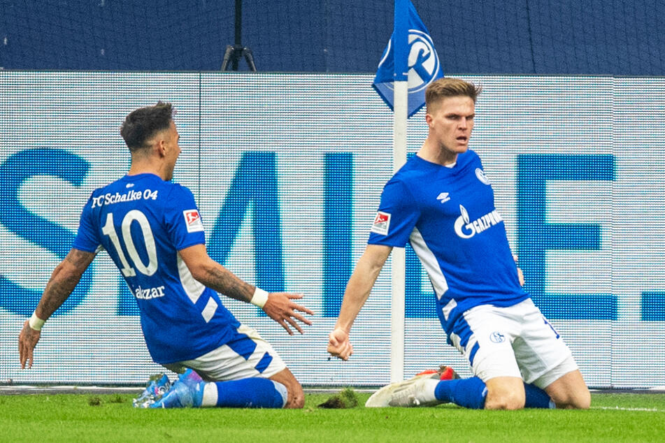 Marius Bülter (r.) schnürte für den FC Schalke 04 einen Doppelpack, Rodrigo Zalazar netzte einmal ein.