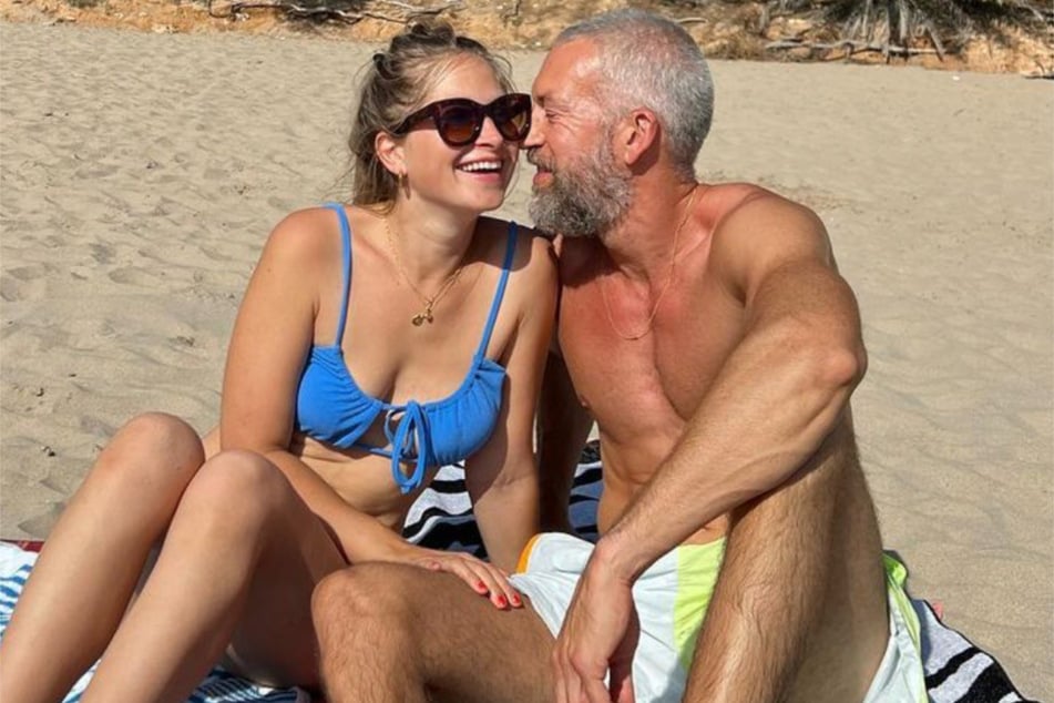 Charlotte Weise (31) hat in einer Fragerunde auf Instagram verraten, dass sie schon beim ersten Date Sex haben wollte, Freund Felix Adergold (44) sie aber abwies.