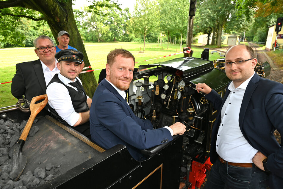 Michael Kretschmer (49, CDU) stattete der Leipziger Parkeisenbahn einen Besuch ab.