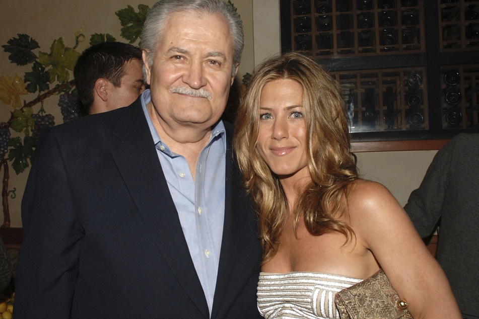 Jennifer Aniston has announced the passing of her father, Days of Our Lives star and screen veteran, John Aniston (l).