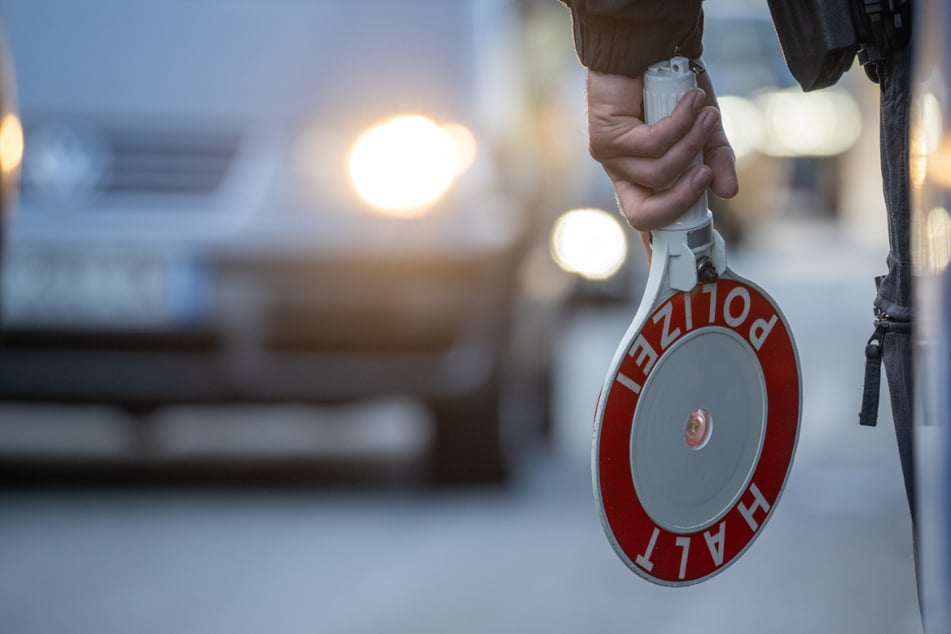 Die Polizei kontrollierte eine Gruppe Männer bei ihrer Einreise aus Tschechien. (Symbolbild)
