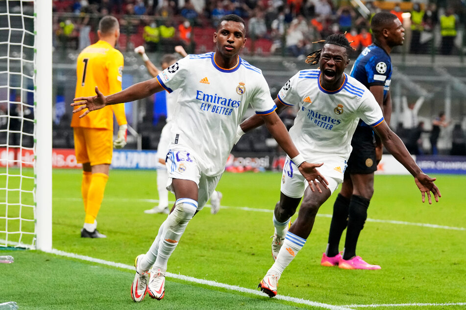 Real-Mittelfeldspieler Rodrygo (20, 2.v.l.) bejubelte in Mailand seinen bislang einzigen Saisontreffer.
