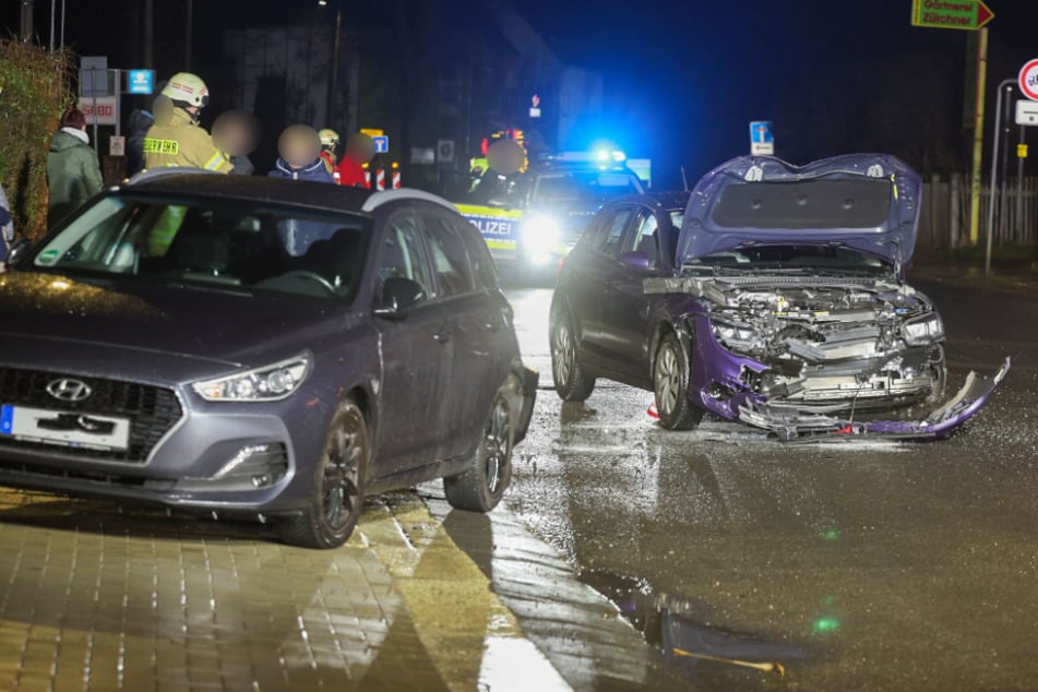 Heftiger Auffahrunfall: VW knallt Hyundai ins Heck