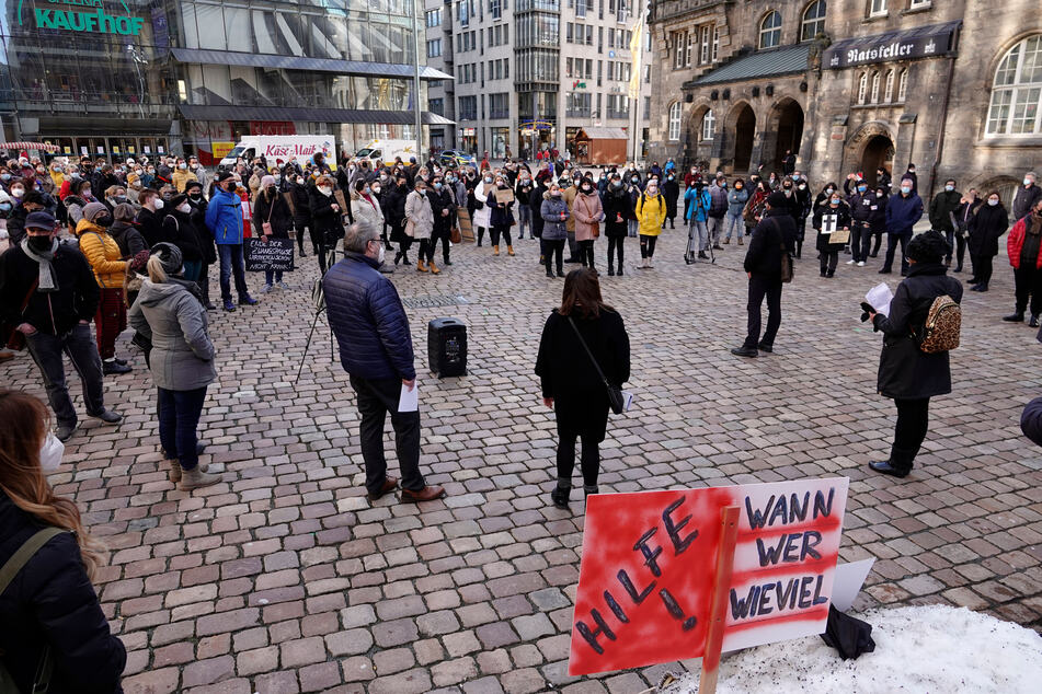 Friseur-Demo auf dem Chemnitzer Neumarkt. Die Dienstleister bangen um ihre Existenz!