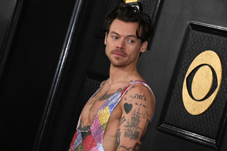A woman who stalked Harry Styles has been jailed and banned from seeing him perform after sending him 8,000 cards in less than a month.