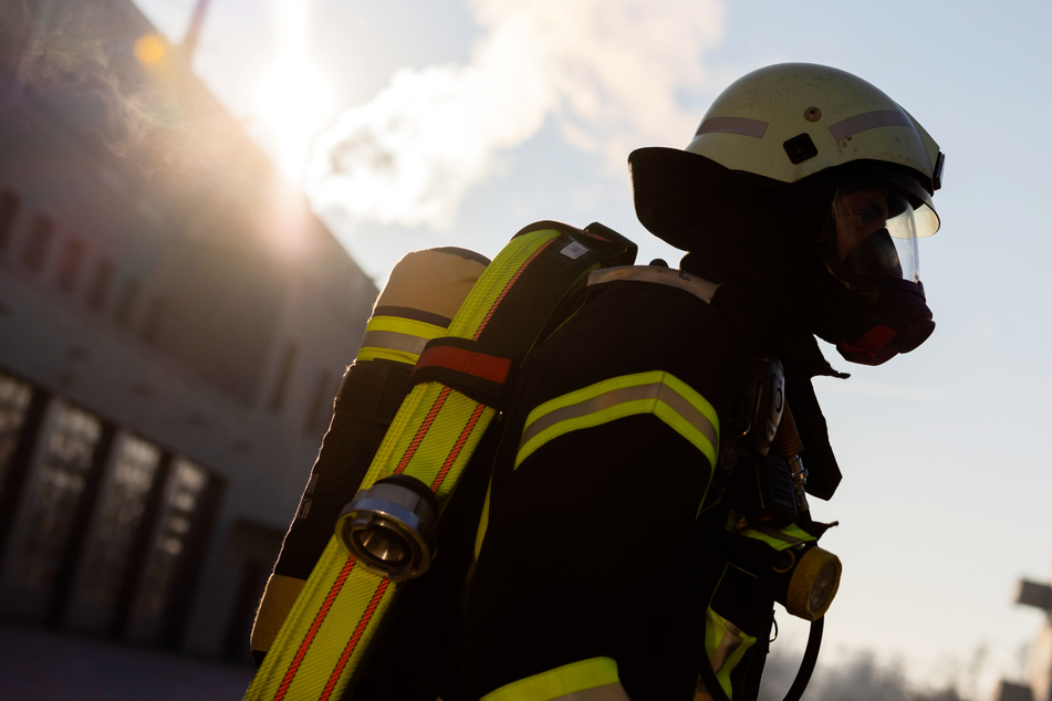 Die Feuerwehr löschte den Brand zügig. Für viele Tiere kam dennoch jede Hilfe zu spät. (Symbolbild)