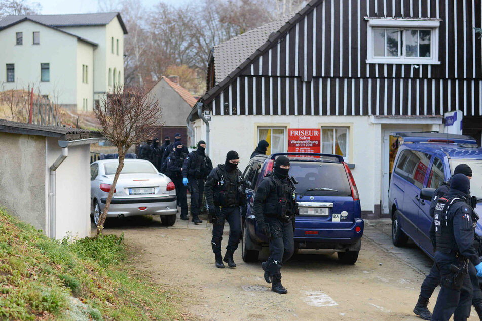 Dutzende speziell für lebensbedrohliche Einsatzlagen ausgebildete Beamte waren im Einsatz.