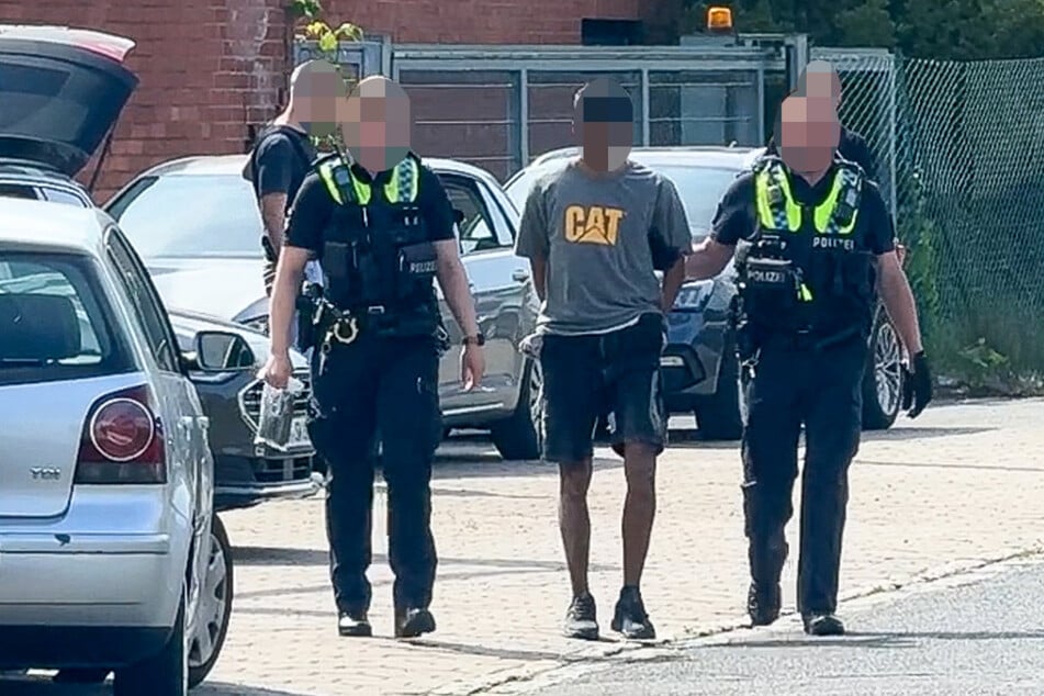 Die Polizei nahm bei einer Razzia in Winsen (Luhe) sechs Männer vorläufig fest.