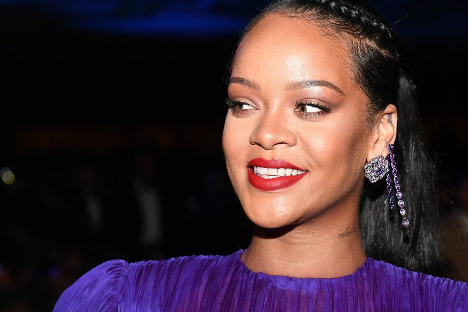 Does Rihanna have new music is on the way? Fans are freaking out