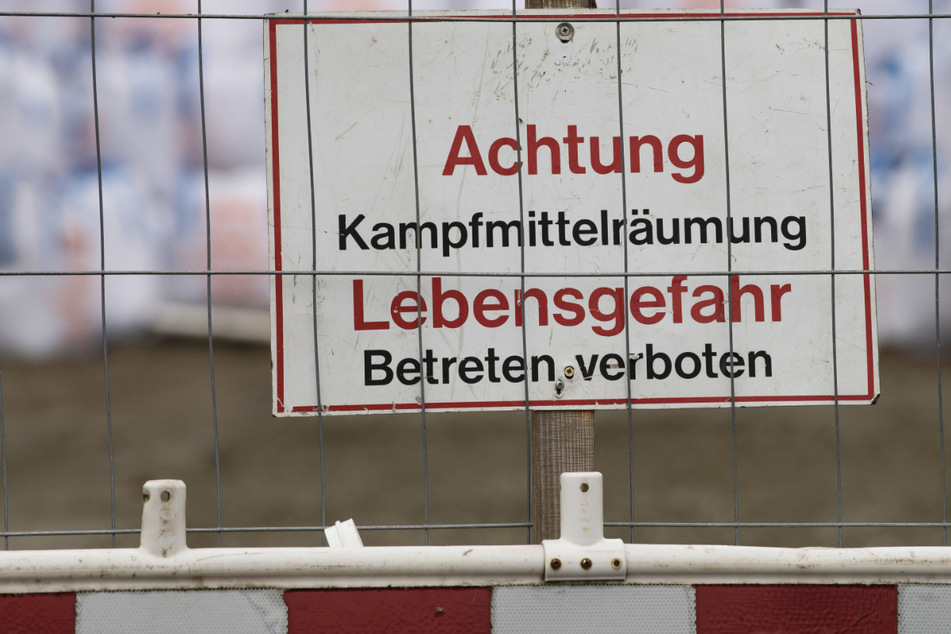 Zur Beseitigung der Bombe muss ein Gelände mit rund 1600 Menschen evakuiert werden. (Symbolbild)