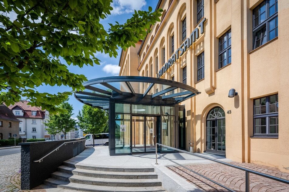 Das Landratsamt will mit dem Neubau von Wohnungen unabhängiger bei der Flüchtlings-Aufnahme werden.