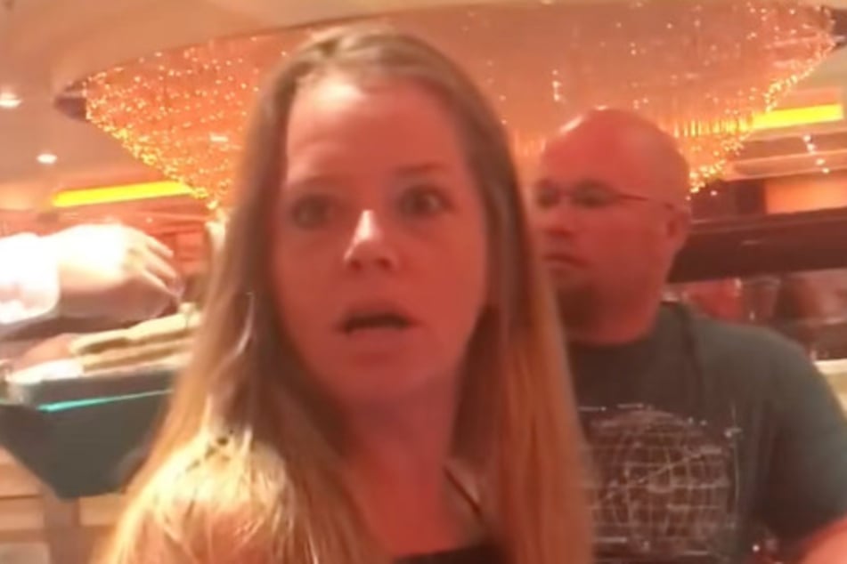 Amanda Bratton (46) stand der Schock ins Gesicht geschrieben, als ihr die Kellner zur Verlobung gratulierten - obwohl sie doch gar nicht verlobt war.