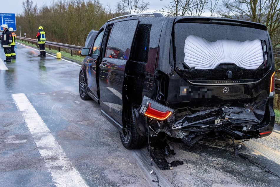 Graupelschauer in Unterfranken: Mehrere Unfälle, Leichenwagen betroffen