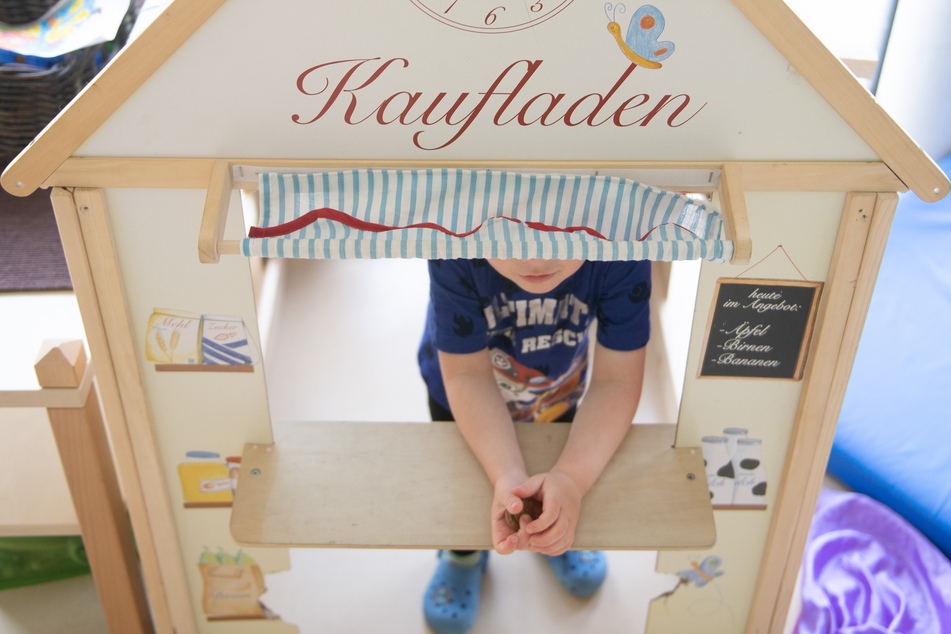 Eltern sollen einen zweiten Corona-Kinderbonus in Höhe von 300 Euro erhalten, fordert das Deutsche Kinderhilfswerk.