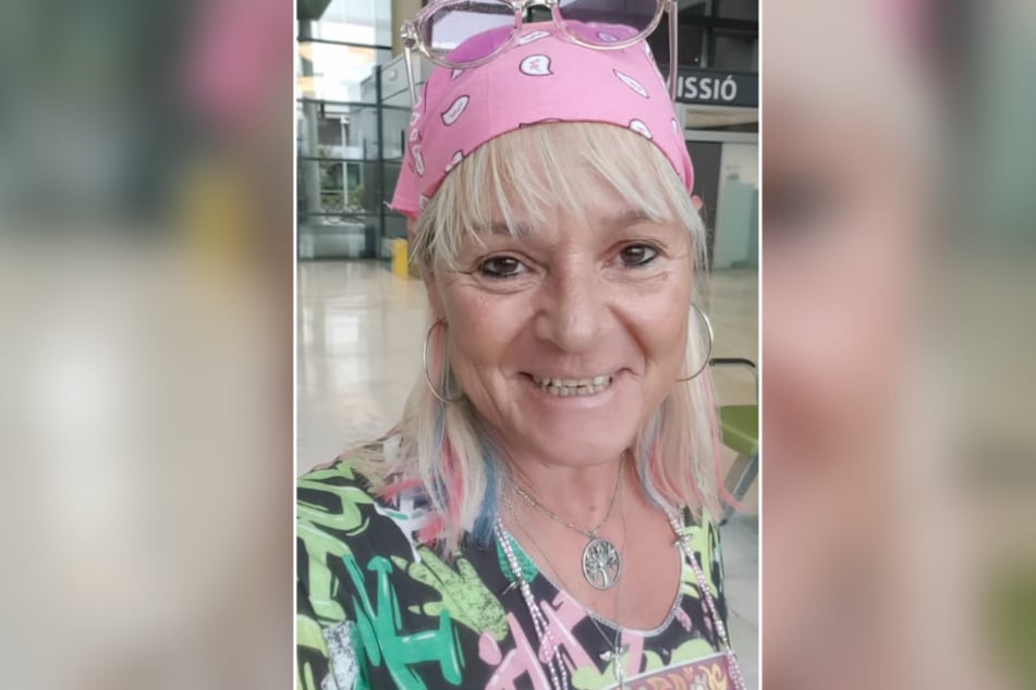Die 53-Jährige kann ihre Freude über den verbesserten Zustand ihres Mannes nicht verstecken.
