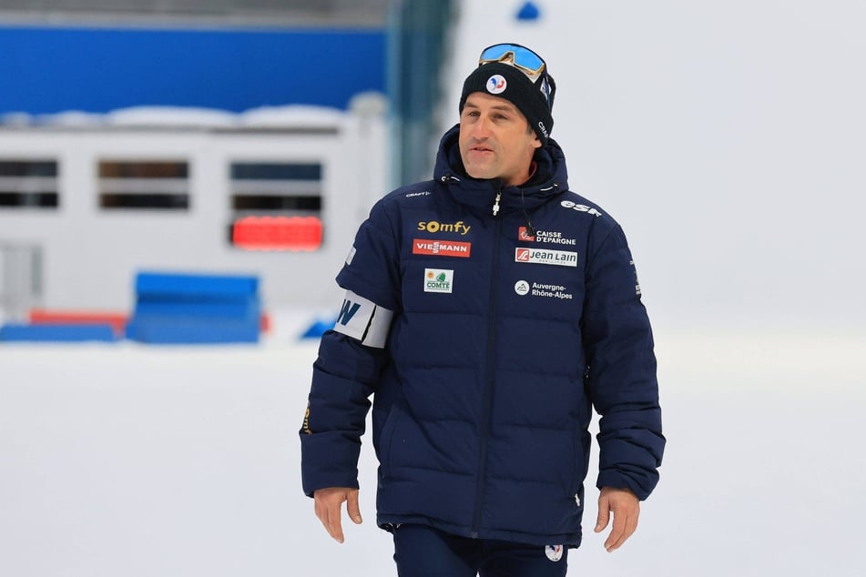 Frankreichs Damen-Cheftrainer Cyril Burdet (47) droht mittlerweile sogar mit dem Rücktritt.