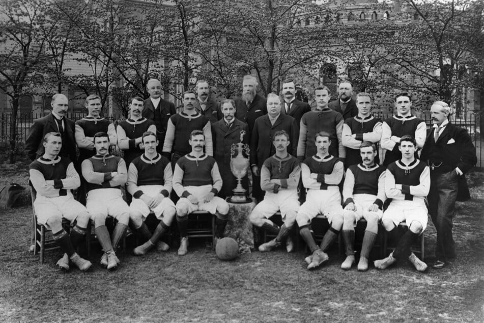 Die Mannschaft von Aston Villa der Saison 1899/1900. Sie prägte eine ganze Ära - und hielt bis zum Montag die alleinige Bestmarke von zehn gewonnenen Auftaktspielen in Serie.