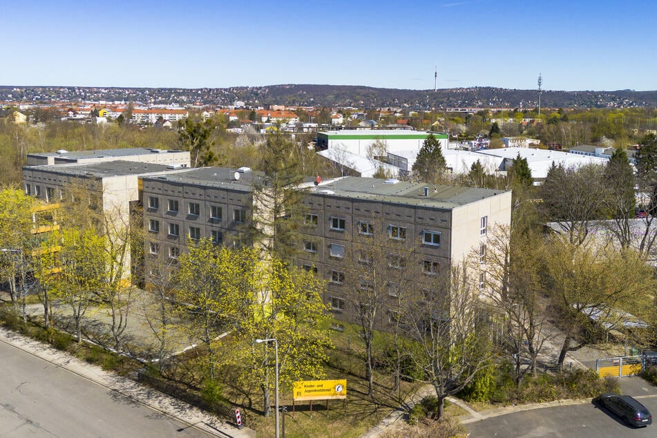 In diesen gammeligen Prohliser Plattenbauten bringt die Stadt Kinder in Not unter.