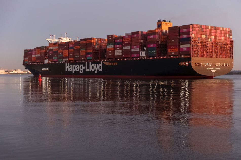 Deutsches Containerschiff nahe Hormus getroffen: Feuer an Bord