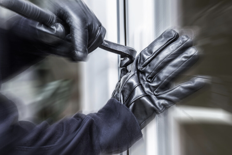 Viele Einbrecher verschaffen sich Zutritt zu den Gebäuden über Fenster und Wintergärten - deshalb sollten diese besonders gut verschlossen werden. (Symbolbild)