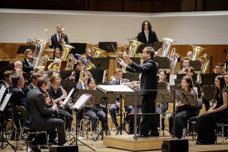 Die Bläserphilharmonie musiziert zum Städtepartnerjubiläum im Kulturpalast.