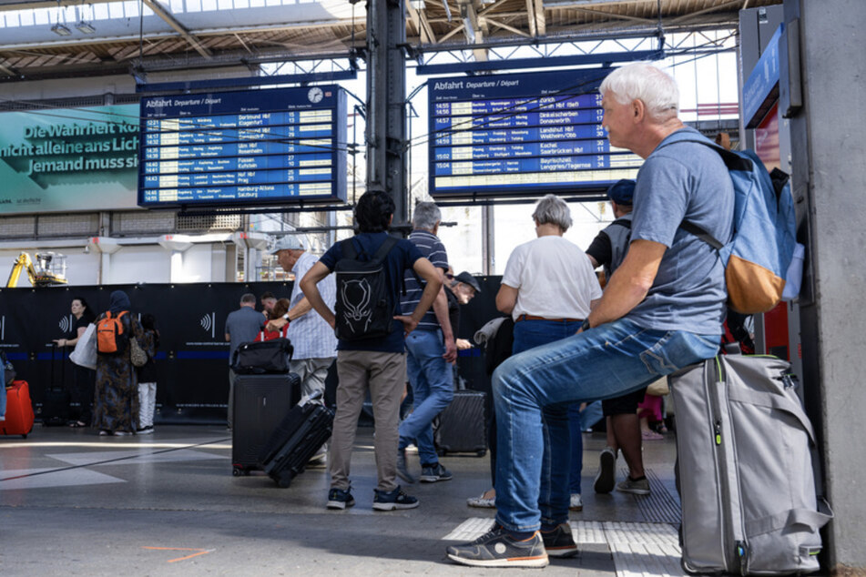 München: Stillstand am Münchner Hauptbahnhof: Oberleitung sorgt für Bahnchaos