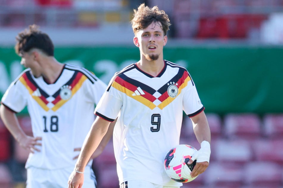 HSV-Juwel Otto Stange (19) hat das Finale der U19-Europameisterschaft mit Deutschland verloren.