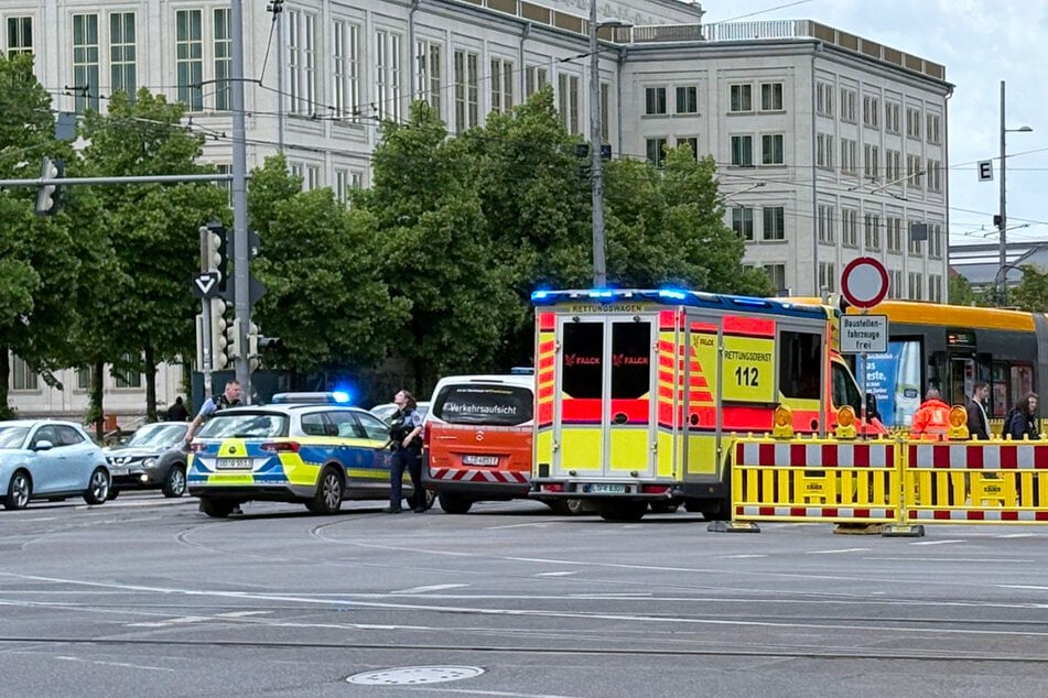 Polizei und Rettungsdienst waren am Donnerstagnachmittag am Augustusplatz im Einsatz.
