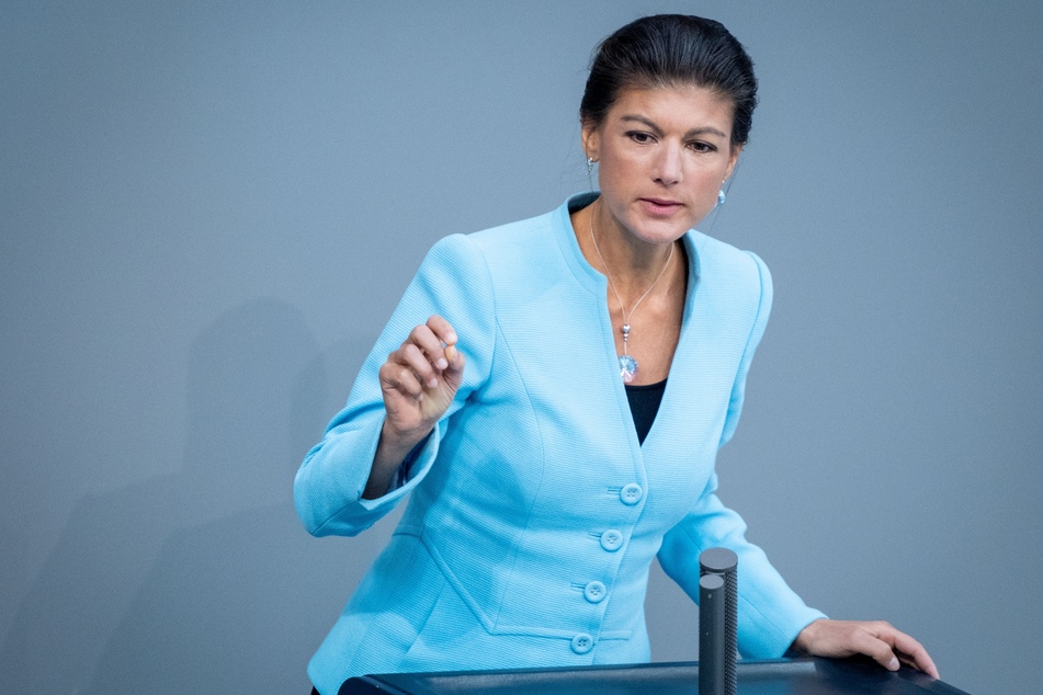 Bei einer Kampfabstimmung in Essen setzte sich Sahra Wagenknecht (51, Die Linke) mit 127 Stimmen gegen zwei Gegenkandidatinnen durch.