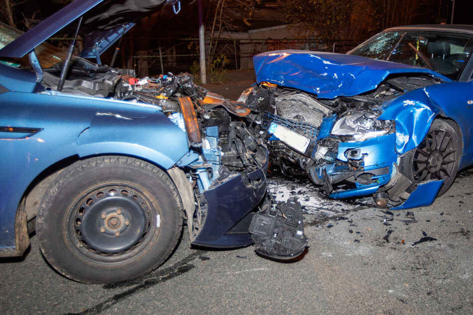Ohne Führerschein unterwegs! Audi-Fahrer (29) baut heftigen Crash in Plauen: fünf Schwerverletzte