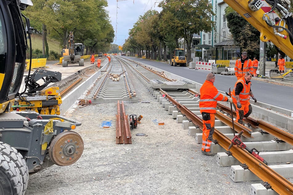 Es geht voran auf der Prager Straße. Inzwischen stehen die Arbeiter kurz vor dem Lückenschluss.
